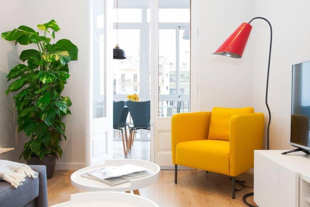 Gorgeous 4bed 4bath Close To Center Apartment Barcelona