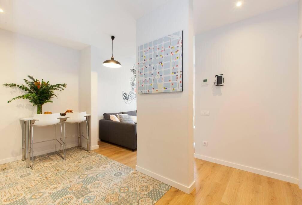 Gorgeous 4bed 4bath Close To Center Apartment *